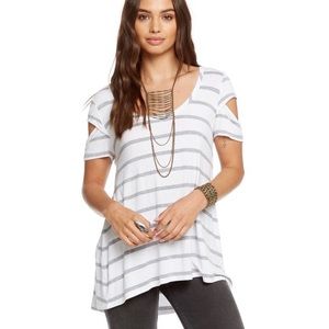 Chaser Scoop Neck Venter Shirttail Tee Size M